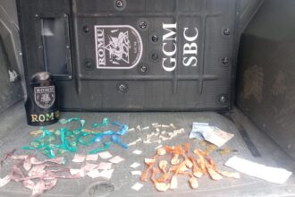 Homem é preso por tráfico de drogas no Jd. Limpão, em São Bernardo, em patrulhamento da Romu