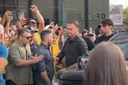 Jair Bolsonaro passa por procedimento cirúrgico na pele