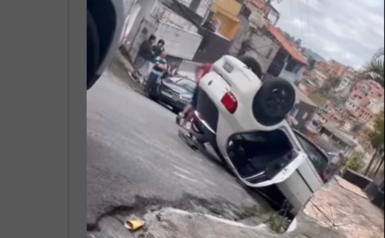 Motorista embriagado capota carro em Diadema e é socorrido