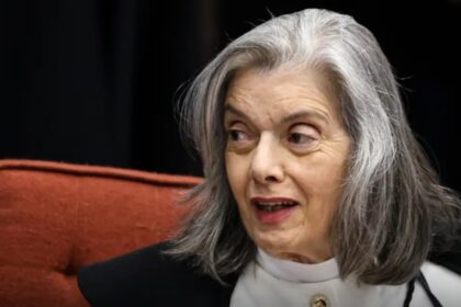 Cármen Lúcia forma maioria pela condenação de Bolsonaro e aliados