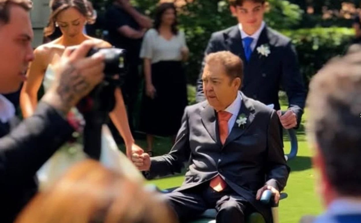 Emocionante! De cadeira de rodas, Faustão leva a filha Lara ao altar em seu casamento