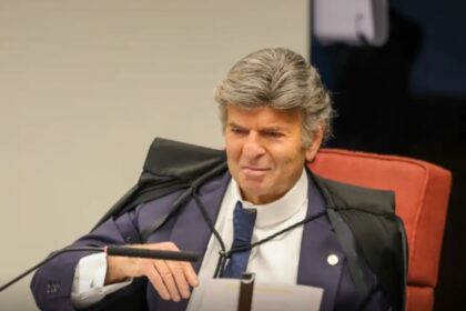 Fux cita incompetência do STF para julgar ação contra Bolsonaro