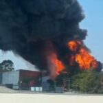 Incêndio de grandes proporções atinge galpão de indústria em São Bernardo  