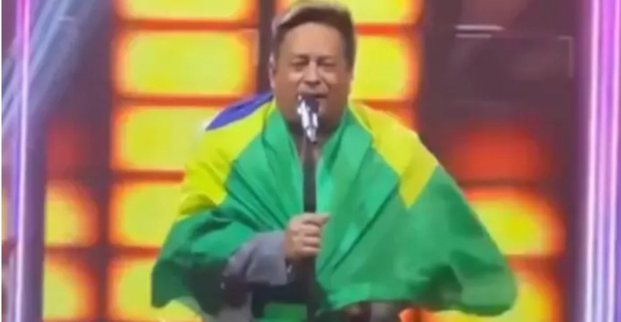 Queda do cantor durante apresentação em 2023 ressurgiu nas redes sociais, após o cantor defender Bolsonaro durante um show nesta segunda