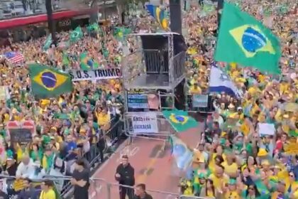 Manifestantes pró-Bolsonaro se reúnem na Avenida Paulista e pedem anistia