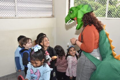 Sabina inicia projeto itinerante e leva mundo dos dinossauros a escolas municipais de Santo André
