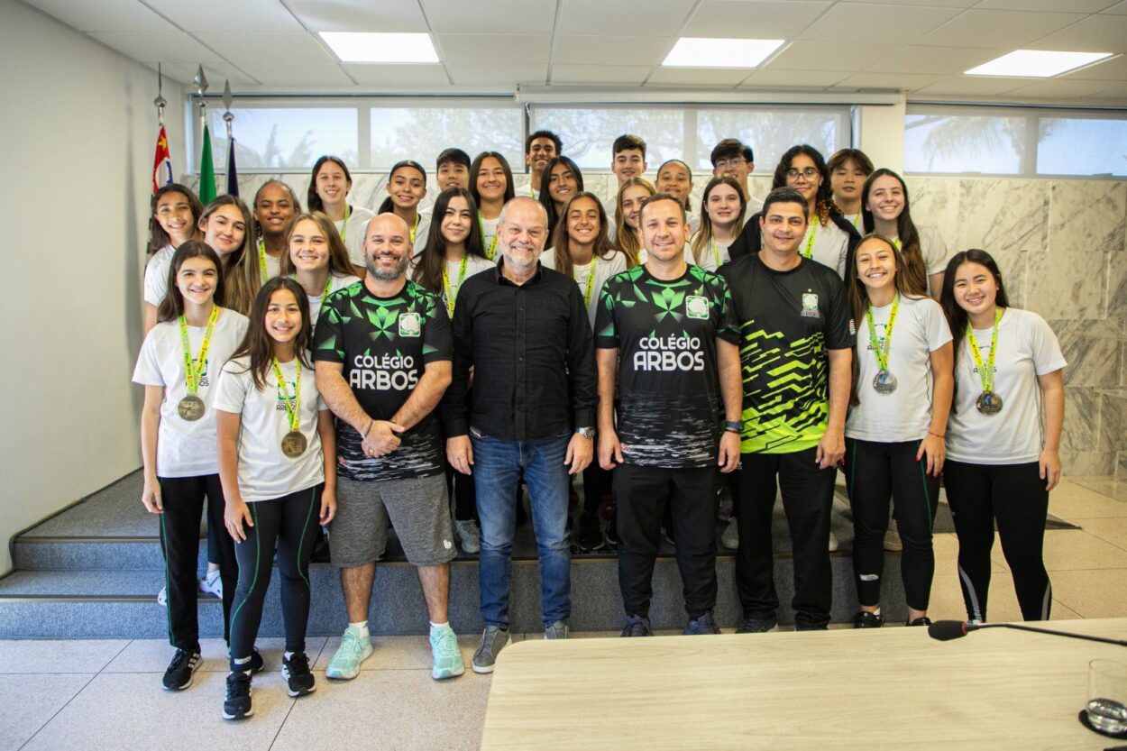 Tite Campanella recebe alunos do Colégio Arbos, que representarão São Paulo nos Jogos Escolares Brasileiros