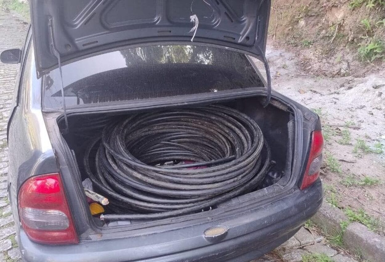 GCM de Ribeirão Pires localiza veículo usado em tentativa de furto de cabos. Foto: Divulgação