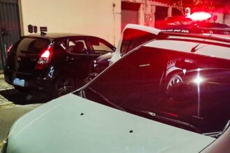 GCM de São Caetano recupera veículo furtado na capital e detém envolvidos durante Operação Bloqueio no Bairro Fundação