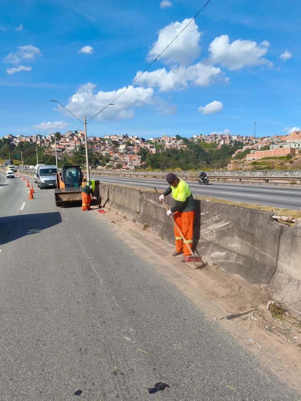 Mauá mantém força-tarefa de limpeza no Rodoanel para prevenir enchentes