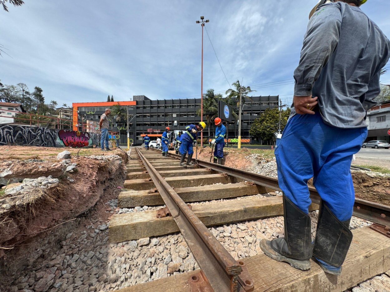 Prefeitura de Ribeirão Pires recebe vagões históricos e materiais ferroviários da CPTM