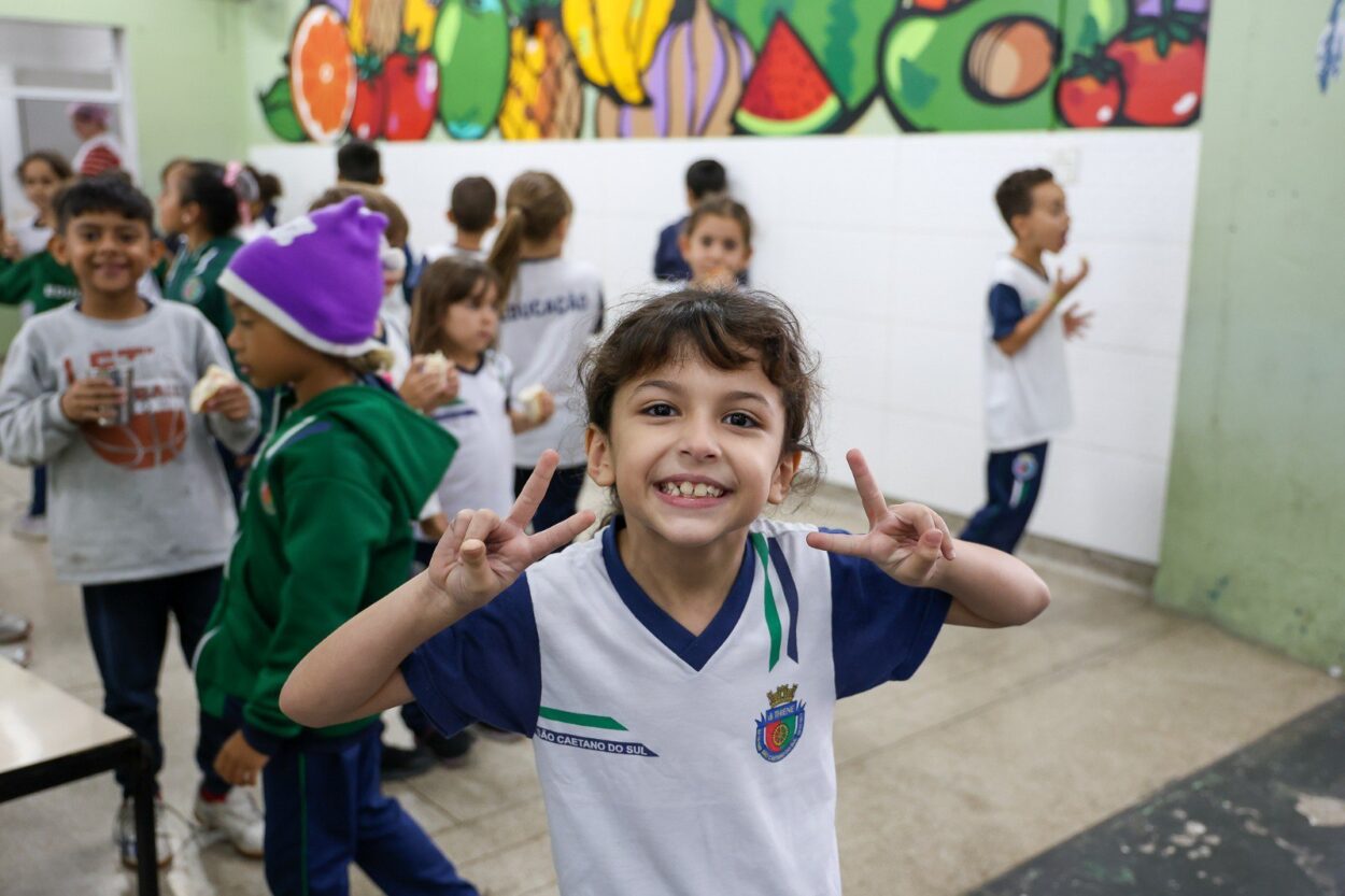 Nos anos iniciais do Ensino Fundamental, São Caetano registrou 99,3% de taxa de aprovação, acima da média nacional (97,4%) e da paulista (99,1%)