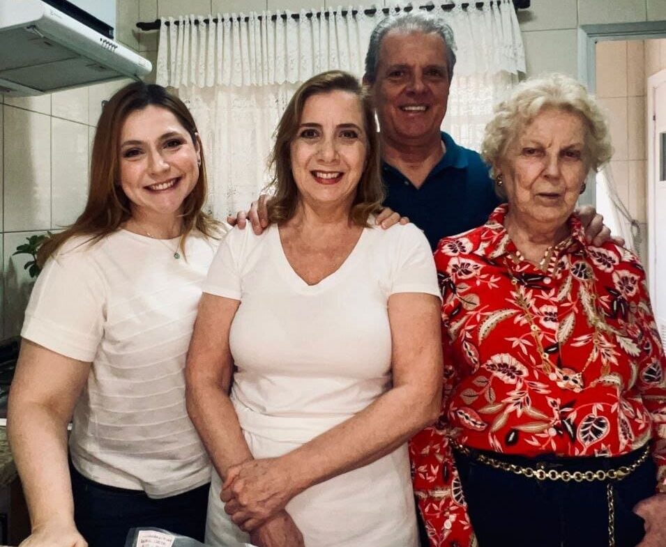 Thalita, Fátima, Carlos Alberto e Lylia: família já estabeleceu uma verdadeira linha de produção para os quibes