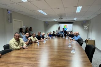 Prefeito realiza a entrega do Plano Plurianual (PPA) e da Lei de Diretrizes Orçamentárias (LDO) ao presidente da Câmara Municipal