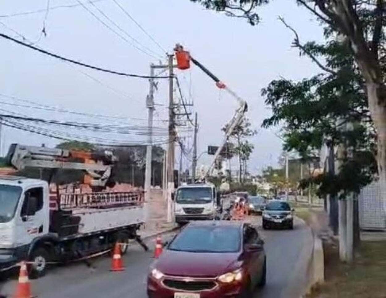 São Bernardo registra 51% dos clientes sem energia e 70% dos semáforos apresentam falhas