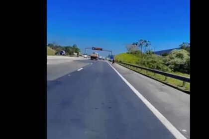 Motociclista flagra pedestre no Rodoanel antes de acidente fatal na rodovia