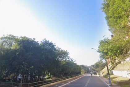 omem de 36 anos foi encontrado sem vida na manhã desta sexta-feira (26) em um córrego localizado na Rua Faustino Negri, no bairro Cooperativa