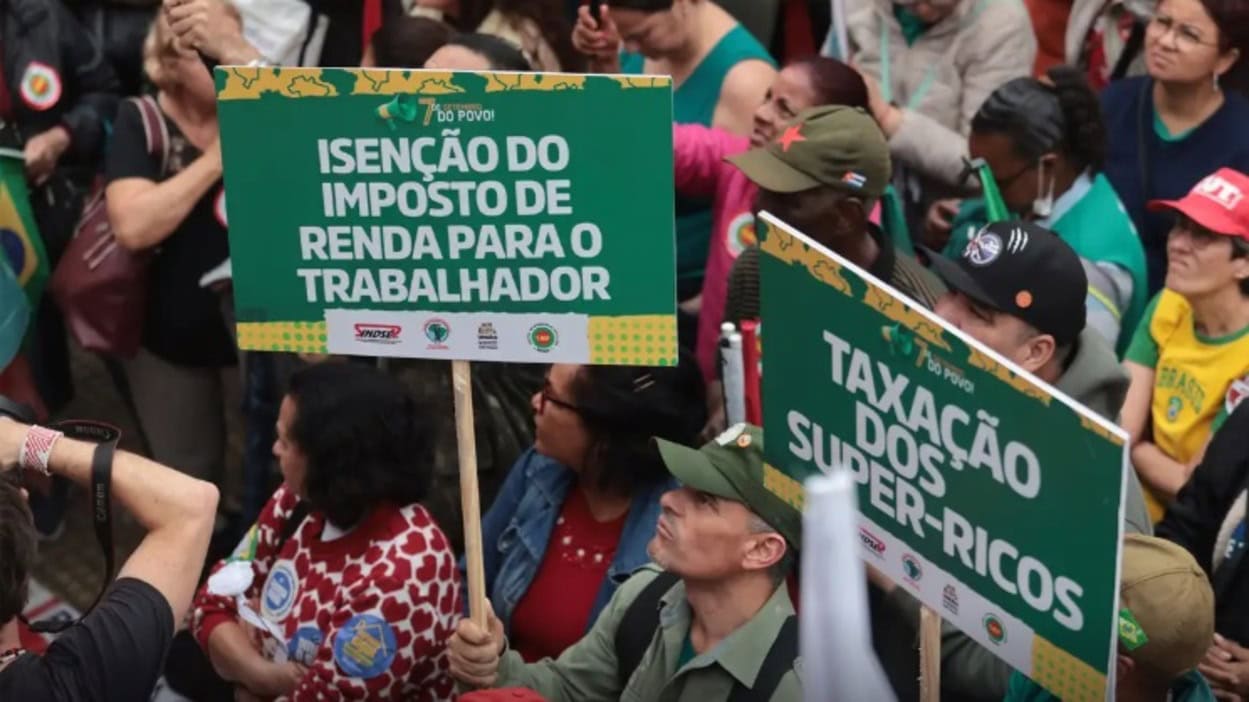 sindicatos promovem ato na Praça da República em SP