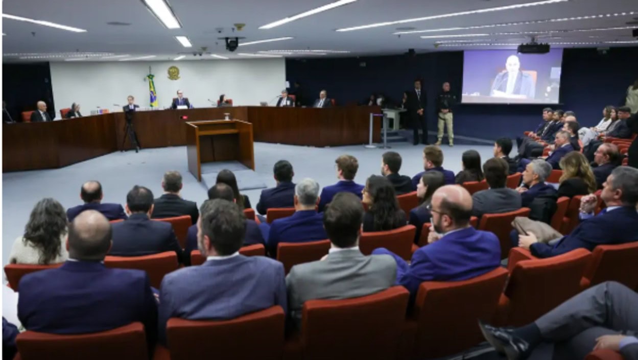STF encerra primeiro dia do julgamento de Bolsonaro e mais sete réus