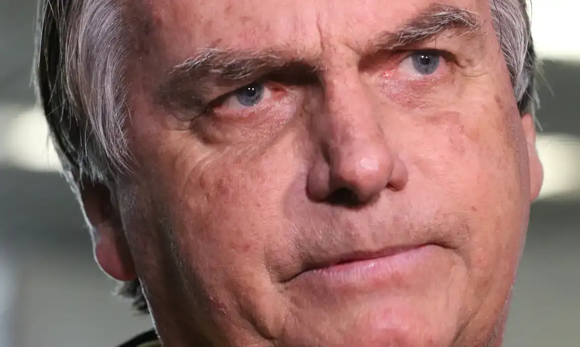 STF condena Bolsonaro a 27 anos e três meses de prisão