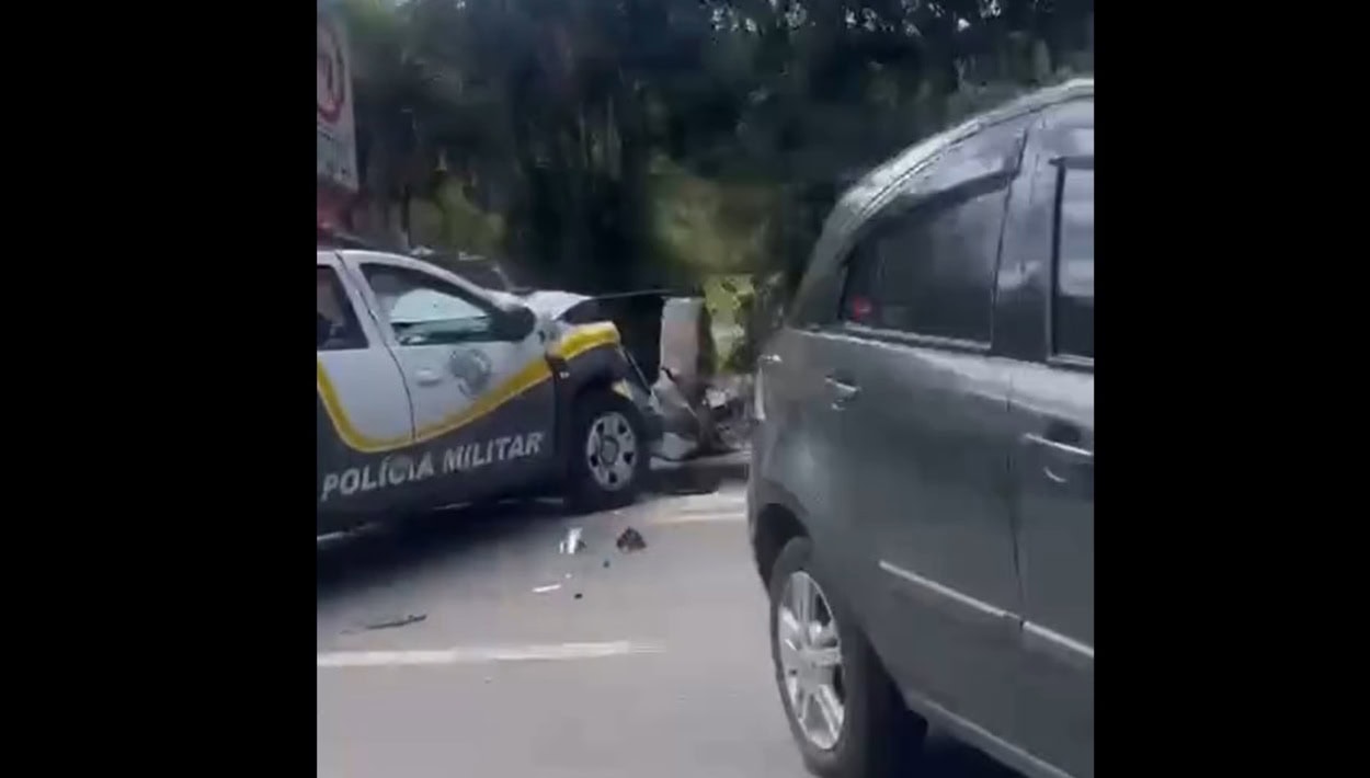  Acidente na Índio Tibiriçá entre viatura e carro deixa três feridos em Ribeirão Pires