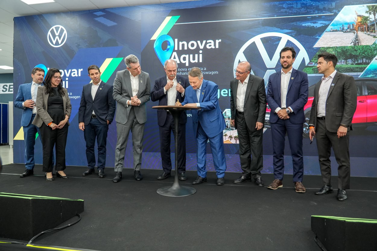 Com aporte de R$ 2,3 bilhões do BNDES e presença de Alckmin, montadora acelera transição híbrida no Brasil