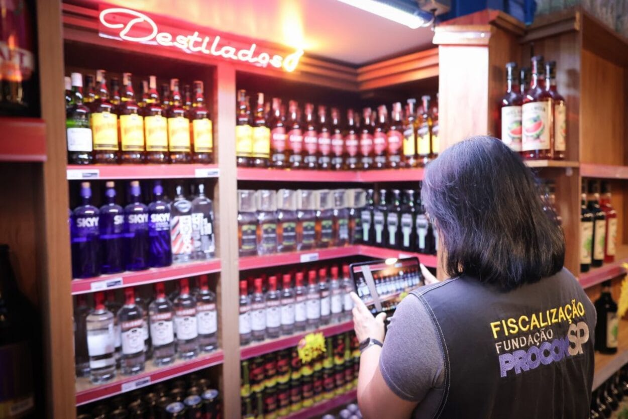 Força-tarefa apreende 1.200 garrafas de cerveja com rótulos trocados em Diadema