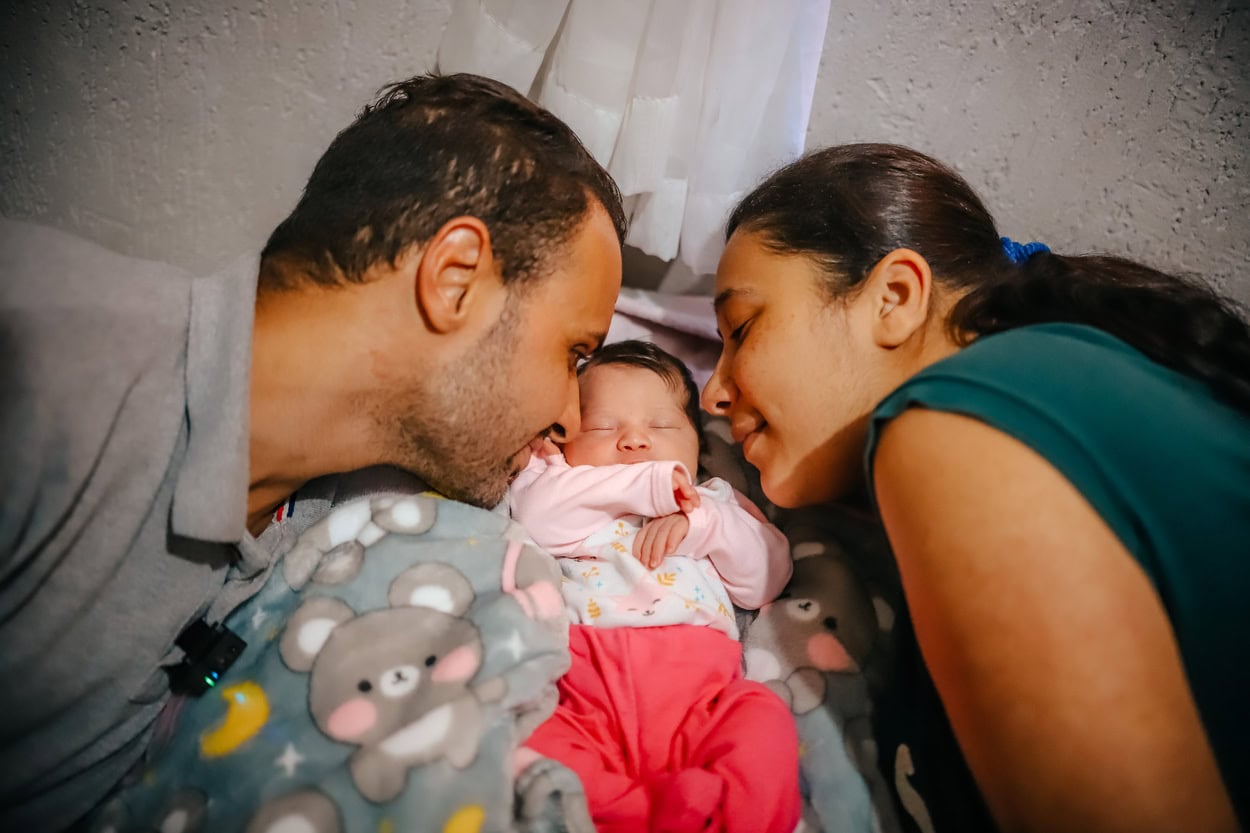 aqueline Gomes seguia para o Hospital da Mulher na companhia do marido, Thiago, que foi quem amparou a pequena Ivy, terceira filha do casal, que mora no Parque dos Químicos