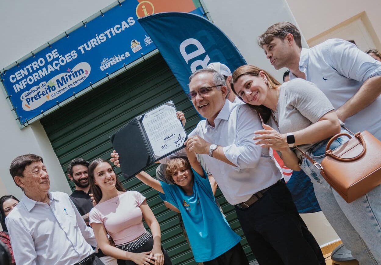 Arthur Nascimento toma posse como Prefeito Mirim em cerimônia na Cidade da Criança