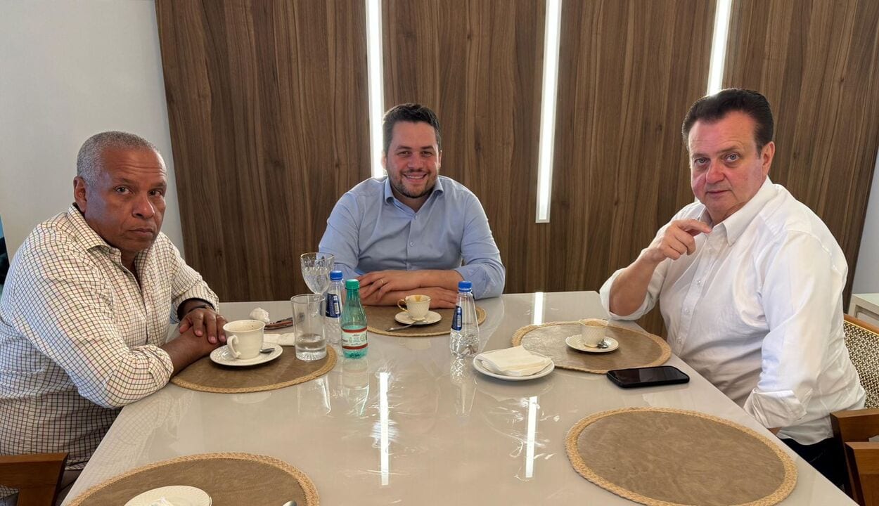 Presidente nacional do PSD destacou importância do chefe do Executivo andreense no cenário regional em encontro que contou com vice de Mauá 