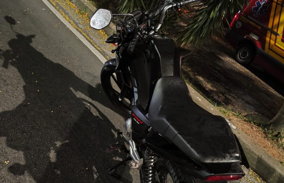 Motociclista do jovem nathan