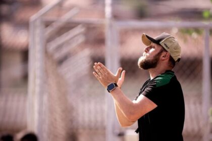 Andreense Marlon Major, auxiliar do América-MG, projeta clássico contra o Atlético após grande início