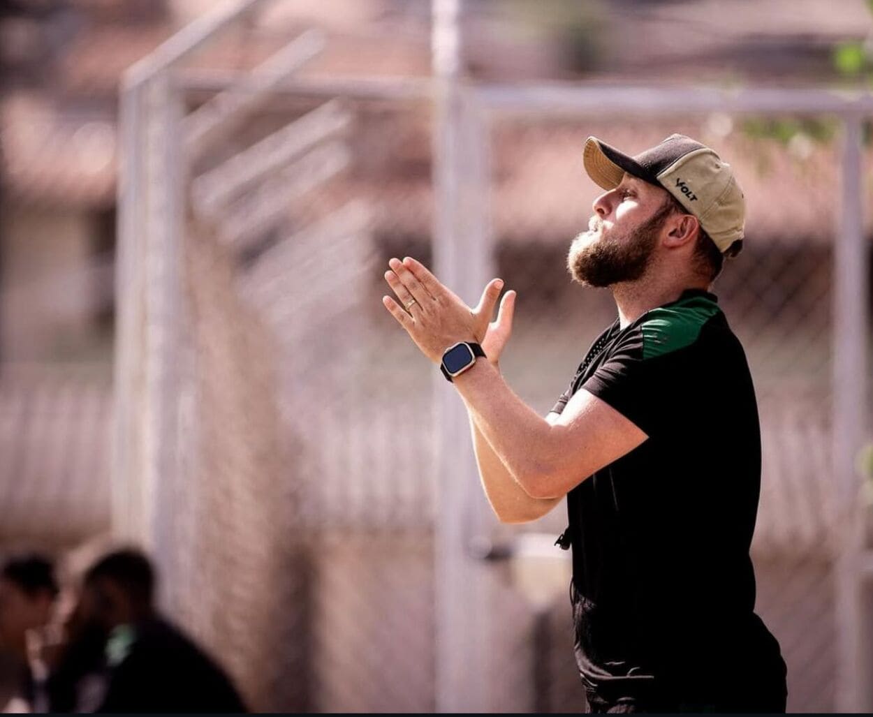 Andreense Marlon Major, auxiliar do América-MG, projeta clássico contra o Atlético após grande início