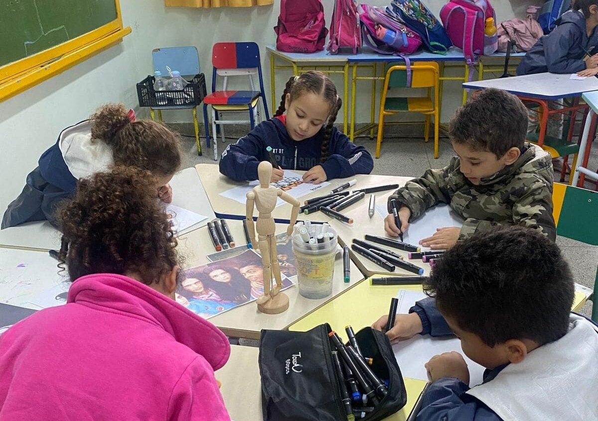 Muita produção para o filme: as próprias crianças fizeram cenários, escolheram personagens e figurinos