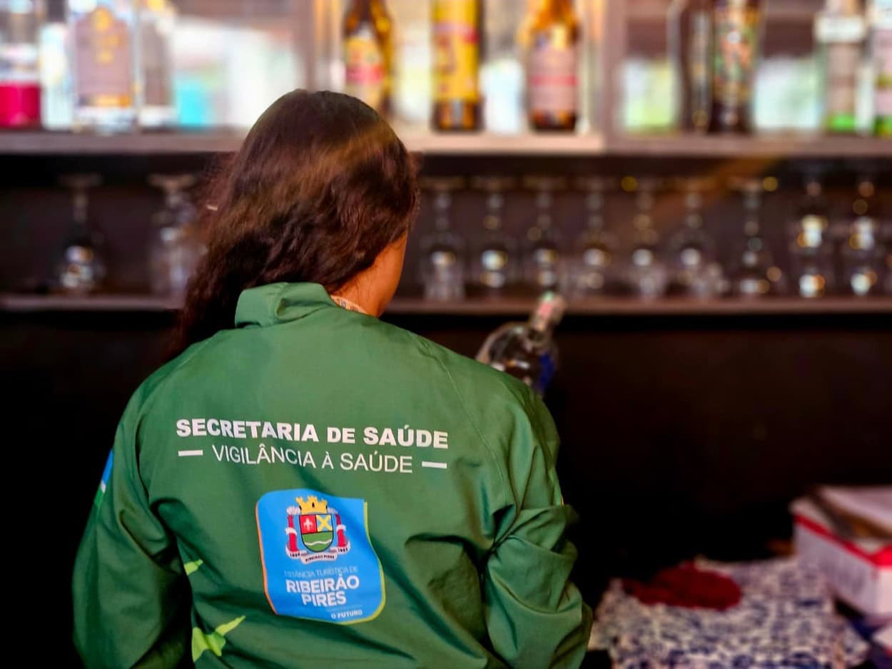 Ribeirão Pires intensifica fiscalização em bares, adegas e restaurantes para evitar crise do metanol