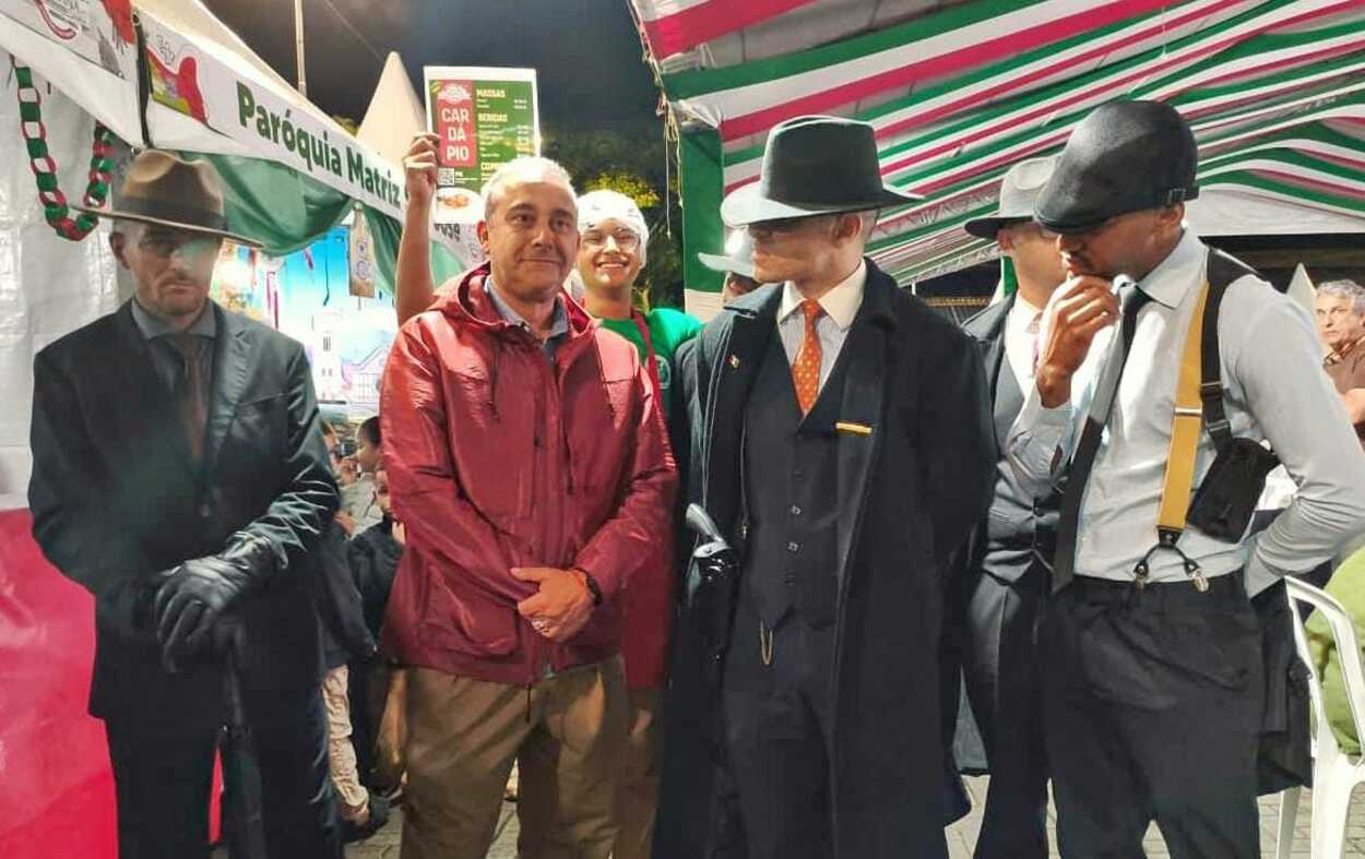 Prefeito Guto Volpi prestigia Festa Italian