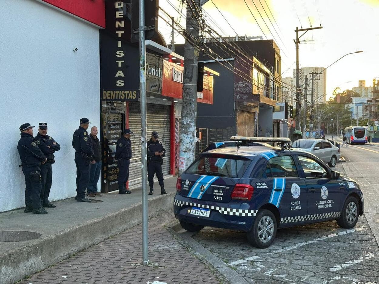 rimeira medida foi a remoção de 70 barracas das imediações da Praça Castelo Branco; recadastramento seguirá regras, priorizando alta vulnerabilidade e atuação restrita à Galeria do Shopping Popular