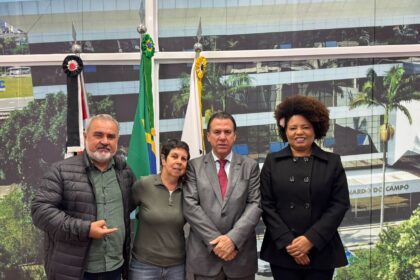 Vereadora Ana Nice recebe o ministro Luiz Marinho na Câmara de São Bernardo