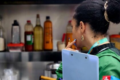 Fiscalização de Ribeirão Pires interdita três adegas durante operação noturna