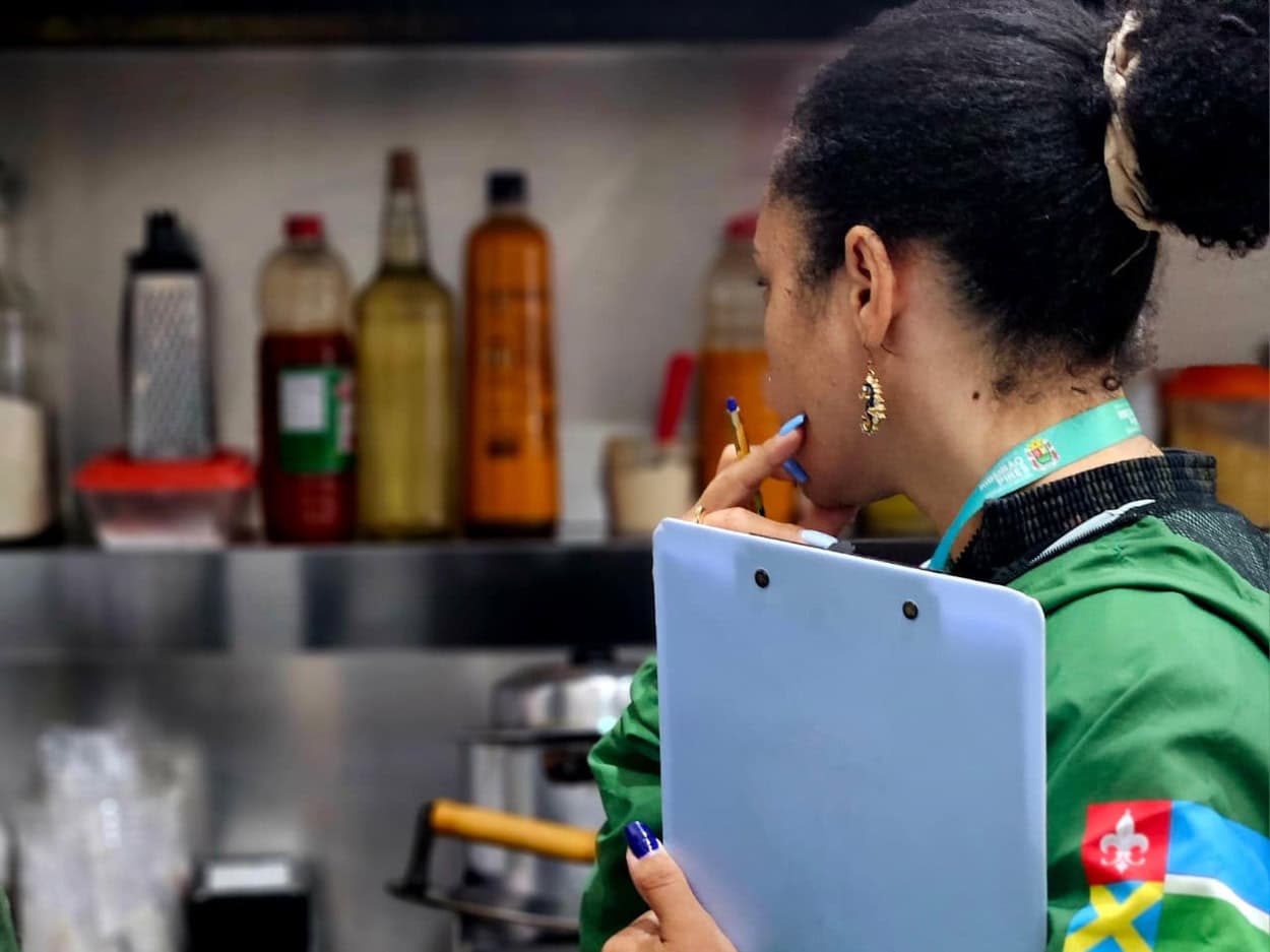 Fiscalização de Ribeirão Pires interdita três adegas durante operação noturna