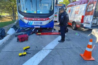 GCM de Diadema presta socorro a motociclista que caiu debaixo de trólebus