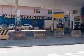 São Bernardo interdita posto com barreira de concreto por venda de combustível adulterado