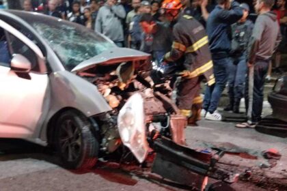 Motorista bate em poste e três pessoas ficam feridas em Diadema