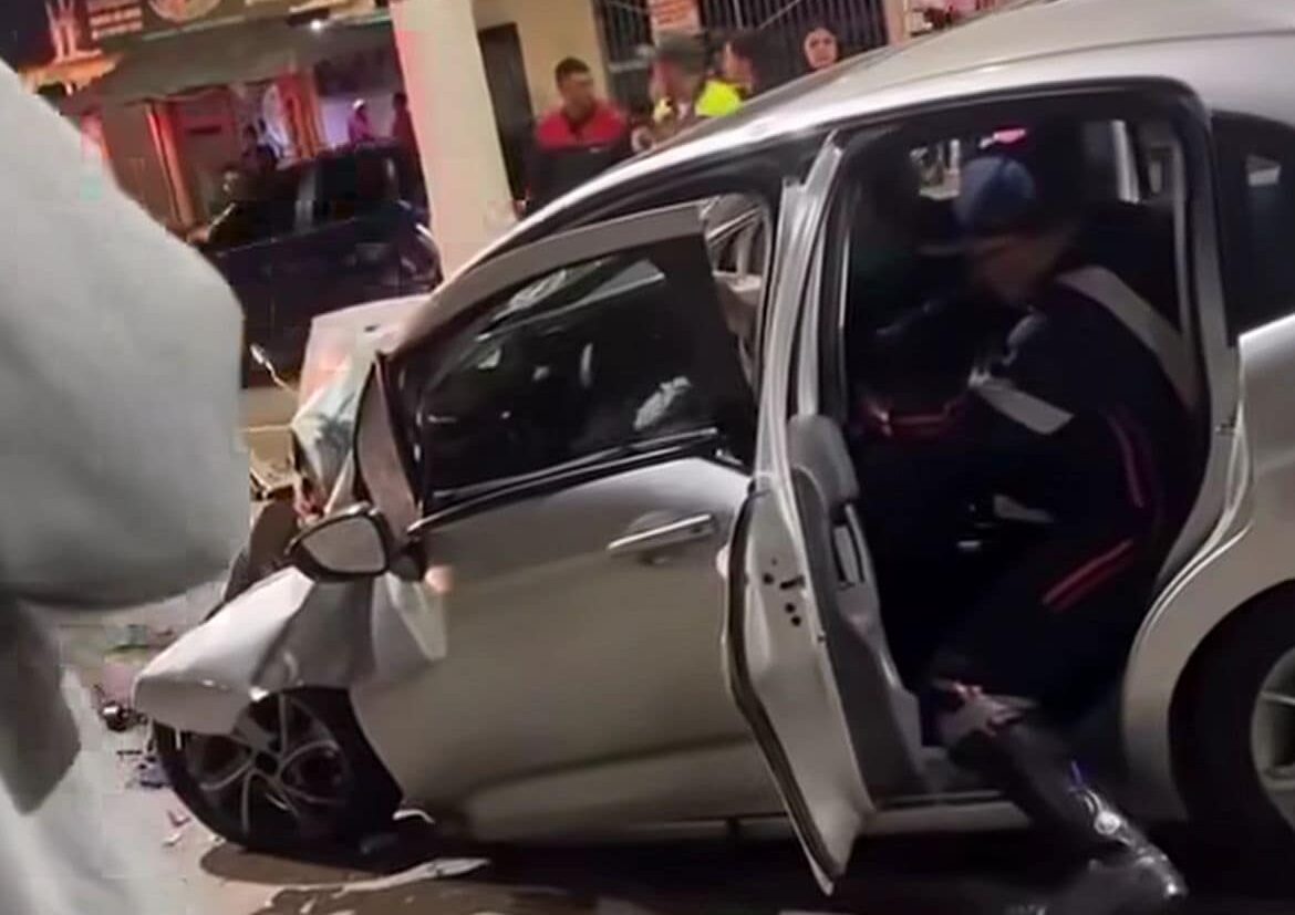 Acidente na Av. Nossa Senhora das Graças mobiliza SAMU e deixa condutor nas ferragens e duas passageiras hospitalizadas