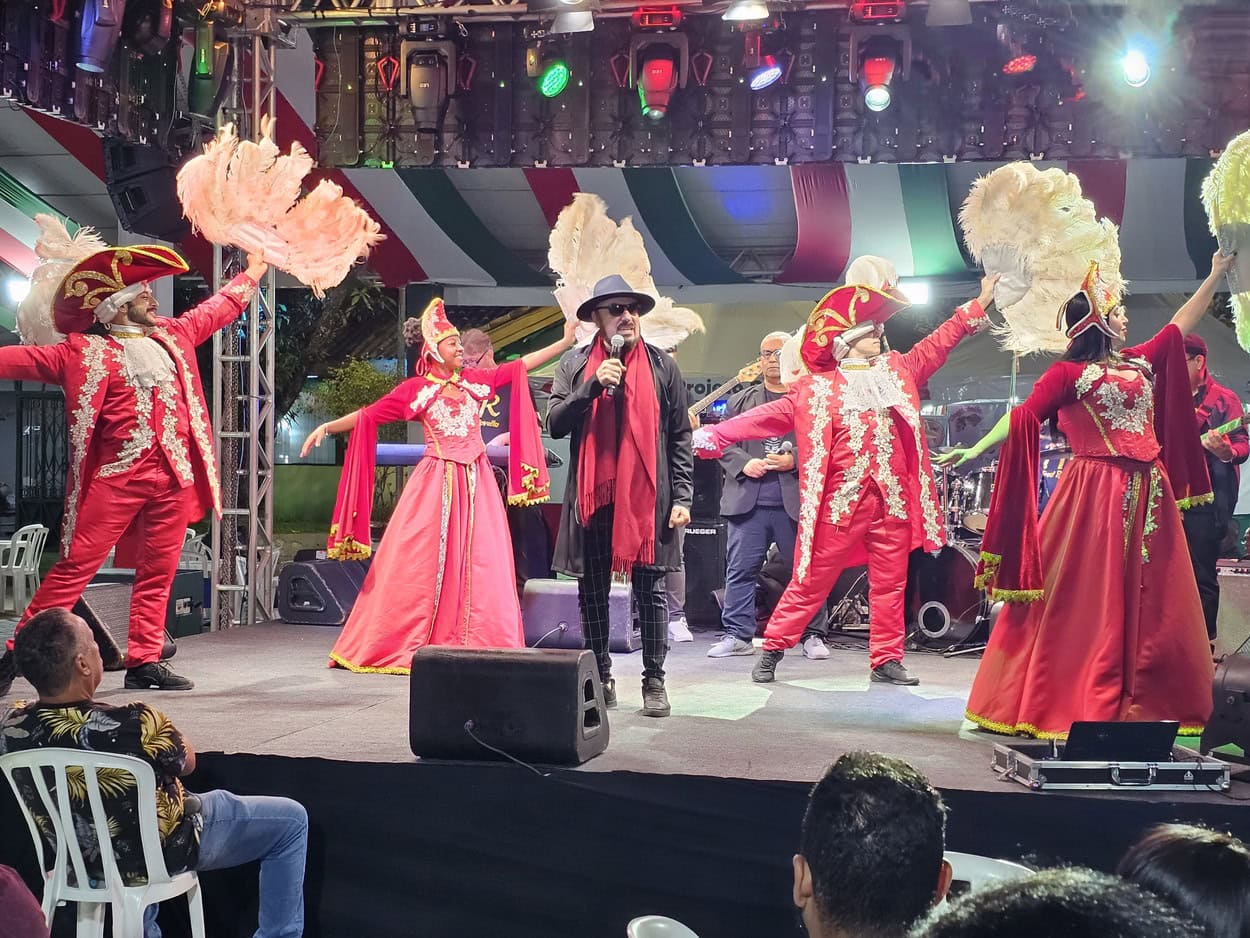 programação começa ao meio-dia com um show especial de Fred Rovella