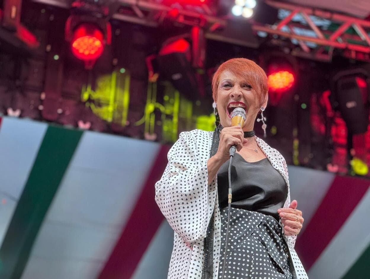 Ponto alto do encerramento neste domingo foi a apresentação da cantora internacional Mafalda Minnozzi