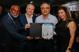 Prefeito Marcelo Lima assina ordem de serviço para início das obras de UBS nos Três Marias e na Vila Ferreira. Foto: Divulgação