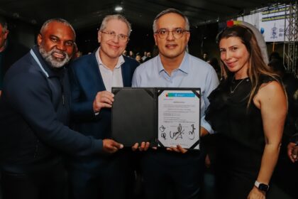 Prefeito Marcelo Lima assina ordem de serviço para início das obras de UBS nos Três Marias e na Vila Ferreira. Foto: Divulgação