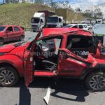 Veículo capota e três ficam feridos no Rodoanel, em São Bernardo