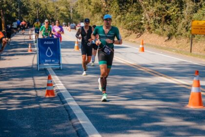 Prova de triatlo no Riacho Grande, em São Bernardo, reúne mais de 3 mil participantes neste domingo